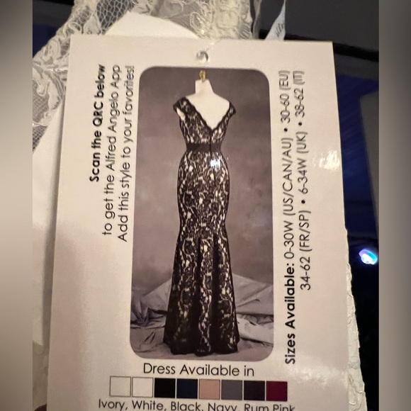 The Alfred Angelo Collection wedding dress! - Picture 2 of 4